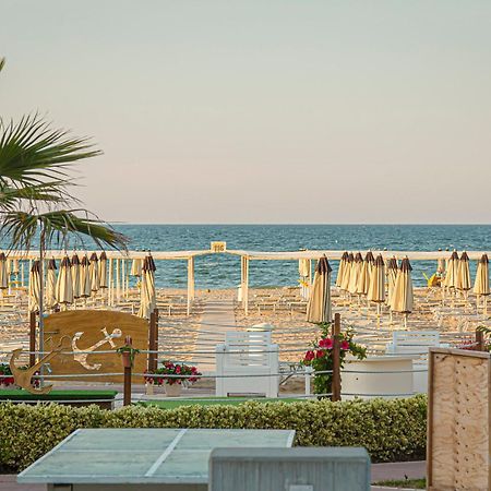 Hotel Avana Fronte Mare ริชโชเน ภายนอก รูปภาพ
