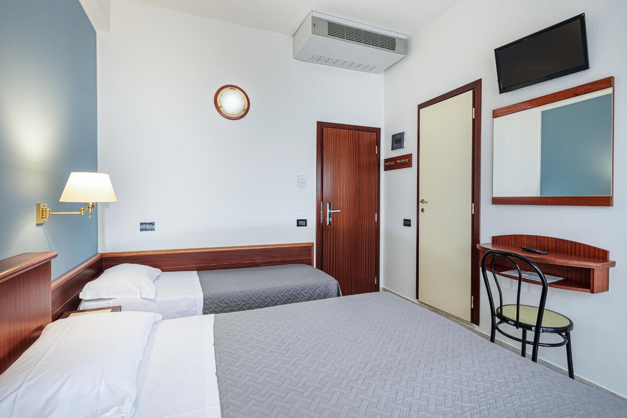Hotel Avana Fronte Mare ริชโชเน ภายนอก รูปภาพ