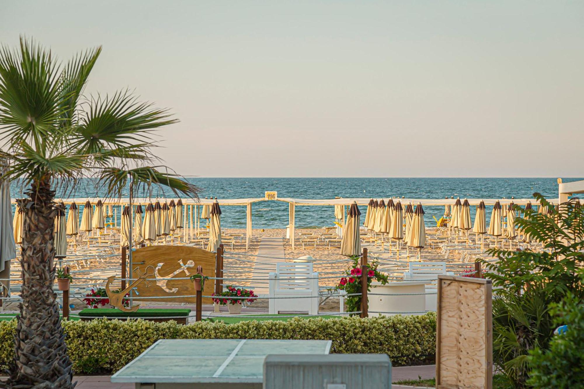 Hotel Avana Fronte Mare ริชโชเน ภายนอก รูปภาพ