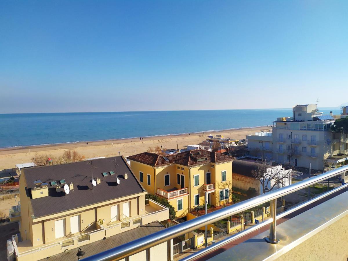 Hotel Avana Fronte Mare ริชโชเน ภายนอก รูปภาพ